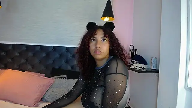 Snapshot of lauraltt chatting on 02-19-25, 09:28 lauraltt online show from 02-19-25, 09:28