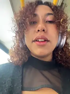 Snapshot of lauraltt chatting on 11-15-25, 06:37 lauraltt online show from 11-15-25, 06:37