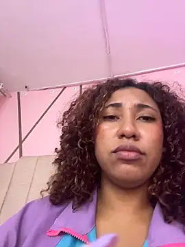 Snapshot of lauraltt chatting on 11-19-25, 07:47 lauraltt online show from 11-19-25, 07:47