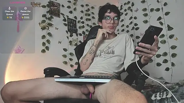 Snapshot of skinny_dann chatting on 01-05-25, 01:56 skinny dann online show from 01-05-25, 01:56