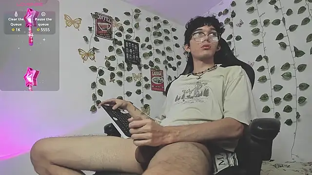 Snapshot of skinny_dann chatting on 02-06-25, 04:31 skinny dann online show from 02-06-25, 04:31