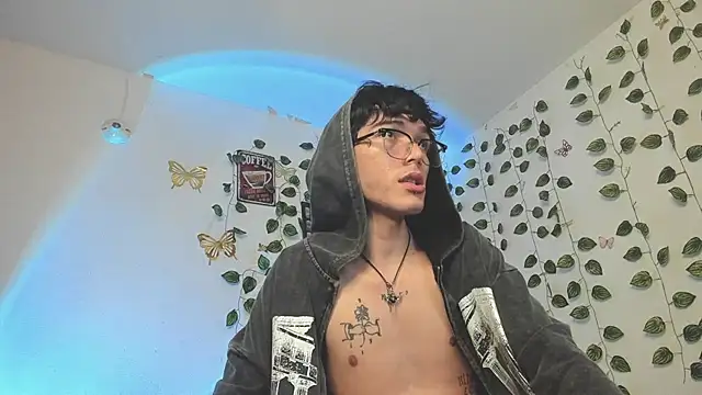 Snapshot of skinny_dann chatting on 02-11-25, 01:20 skinny dann online show from 02-11-25, 01:20