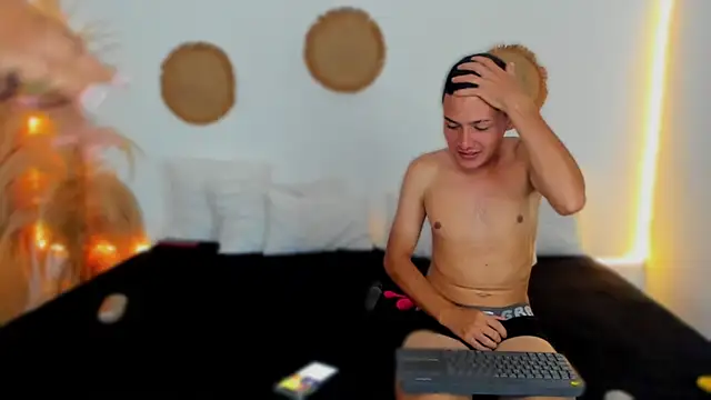 Snapshot of TifannyRossiii chatting on 03-22-25, 10:04 TifannyRossiii online show from 03-22-25, 10:04