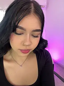 Snapshot of Lily_Woodz chatting on 05-17-26, 02:46 Lily Woodz online show from 05-17-26, 02:46