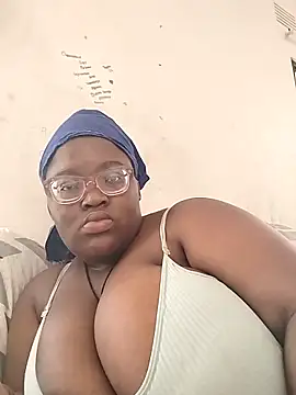 Snapshot of Damm_Bobbies chatting on 10-24-25, 09:49 Damm Bobbies online show from 10-24-25, 09:49