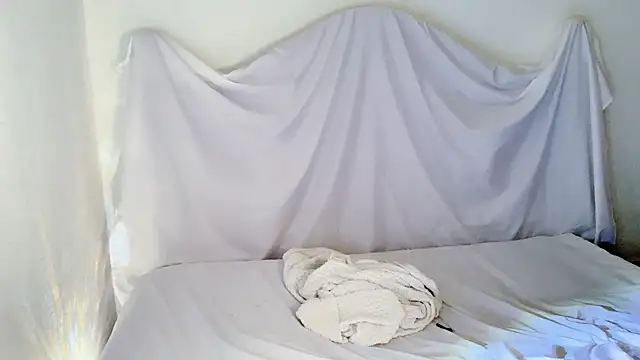 Snapshot of Irene--- chatting on 02-06-26, 06:07 Irene--- online show from 02-06-26, 06:07