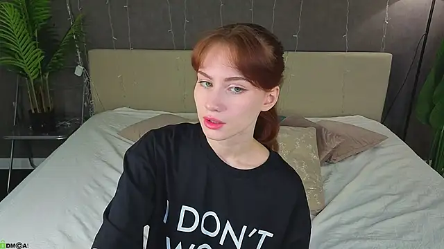 Snapshot of Mollly_Rouge chatting on 04-28-26, 12:20 Mollly Rouge online show from 04-28-26, 12:20