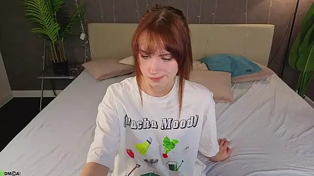 Snapshot of Mollly_Rouge chatting on 04-29-26, 12:16 Mollly Rouge online show from 04-29-26, 12:16