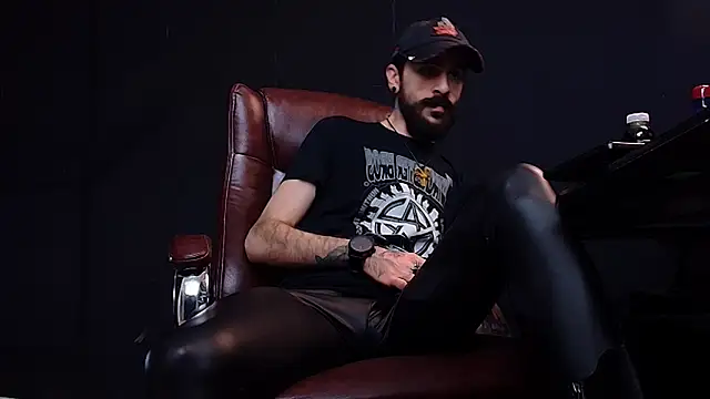 Snapshot of AxelColton chatting on 01-20-25, 06:31 AxelColton online show from 01-20-25, 06:31