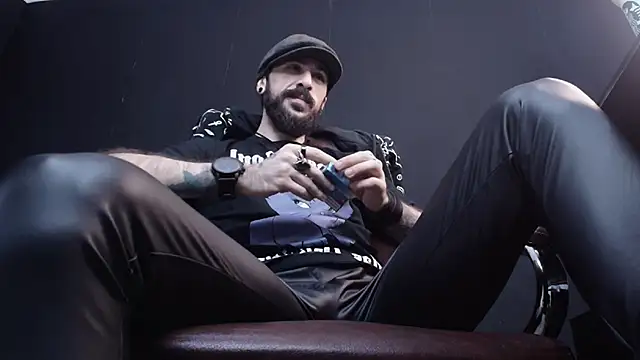 Snapshot of AxelColton chatting on 02-04-25, 06:25 AxelColton online show from 02-04-25, 06:25