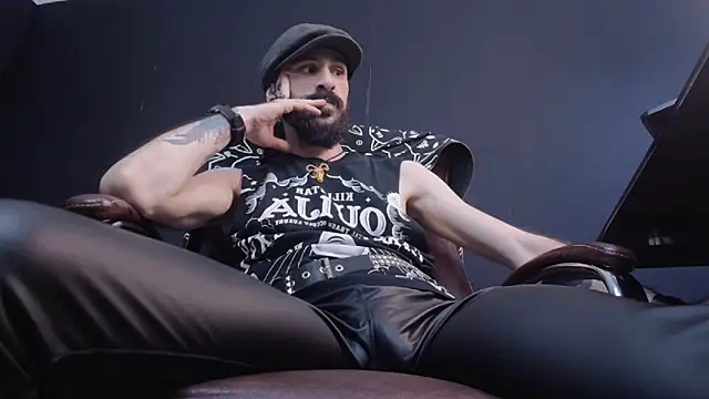 Snapshot of AxelColton chatting on 02-04-25, 12:33 AxelColton online show from 02-04-25, 12:33