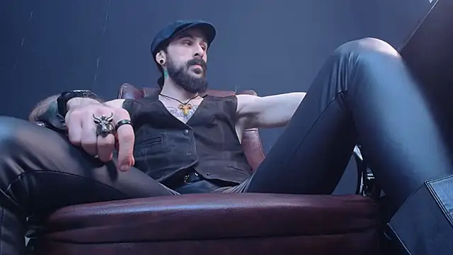 Snapshot of AxelColton chatting on 02-06-25, 06:18 AxelColton online show from 02-06-25, 06:18