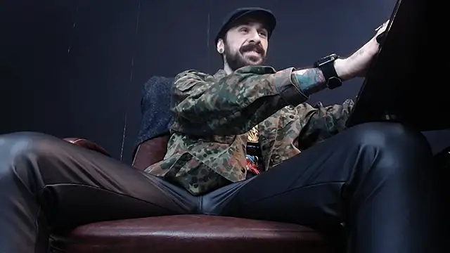 Snapshot of AxelColton chatting on 02-19-25, 06:22 AxelColton online show from 02-19-25, 06:22