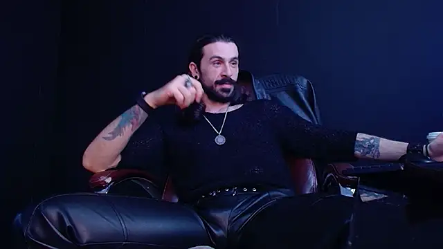 Snapshot of AxelColton chatting on 10-31-25, 11:33 AxelColton online show from 10-31-25, 11:33