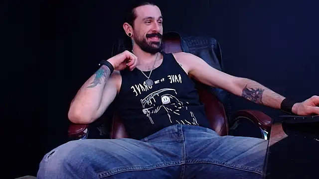 Snapshot of AxelColton chatting on 11-01-25, 11:23 AxelColton online show from 11-01-25, 11:23