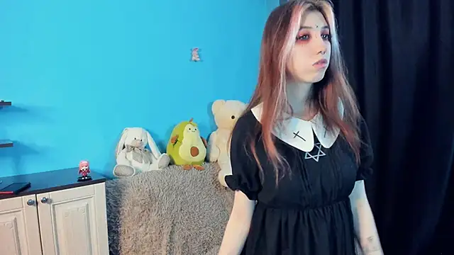 Snapshot of _Mindy_ chatting on 12-28-24, 02:33 Mindy online show from 12-28-24, 02:33