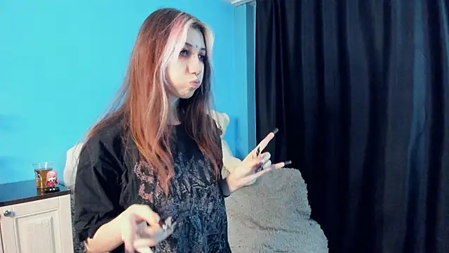 Snapshot of _Mindy_ chatting on 12-28-24, 09:20 Mindy online show from 12-28-24, 09:20