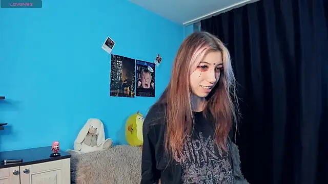 Snapshot of _Mindy_ chatting on 12-29-24, 01:13 Mindy online show from 12-29-24, 01:13