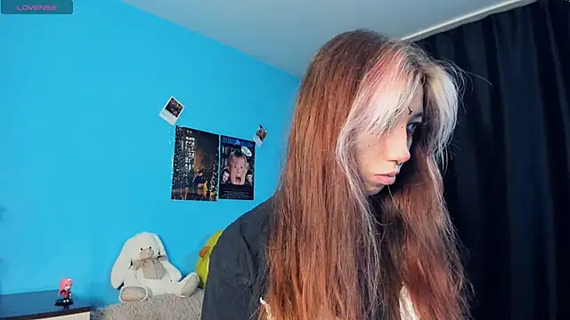 Snapshot of _Mindy_ chatting on 12-31-24, 01:26 Mindy online show from 12-31-24, 01:26