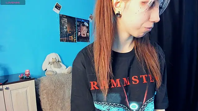 Snapshot of _Mindy_ chatting on 01-02-25, 03:15 Mindy online show from 01-02-25, 03:15