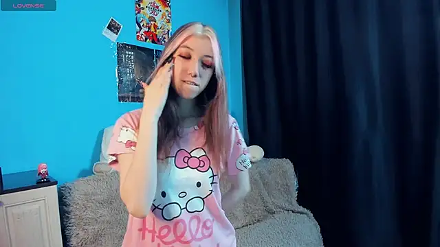 Snapshot of _Mindy_ chatting on 01-11-25, 01:16 Mindy online show from 01-11-25, 01:16