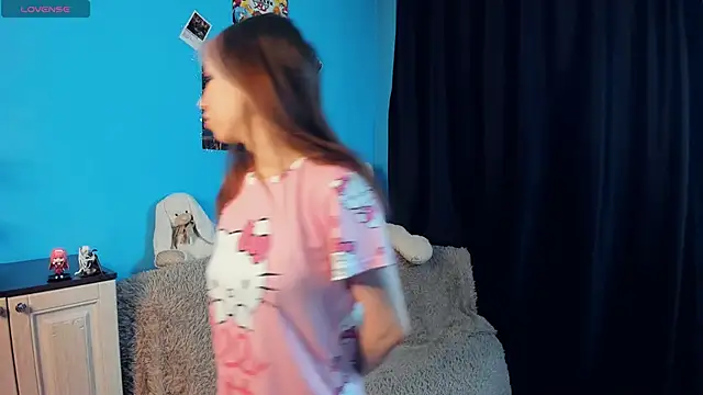 Snapshot of _Mindy_ chatting on 01-19-25, 01:32 Mindy online show from 01-19-25, 01:32