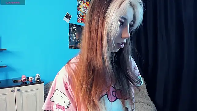 Snapshot of _Mindy_ chatting on 01-31-25, 02:15 Mindy online show from 01-31-25, 02:15