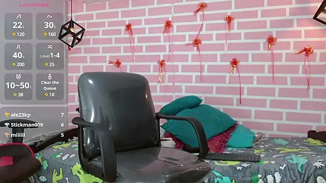 Snapshot of dani-lue chatting on 02-16-25, 03:27 dani-lue online show from 02-16-25, 03:27