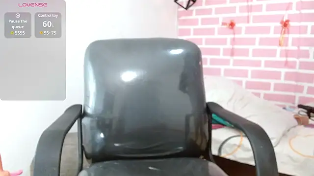 Snapshot of dani-lue chatting on 03-15-25, 04:21 dani-lue online show from 03-15-25, 04:21