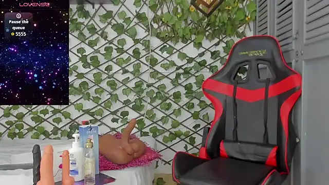 Snapshot of dani-lue chatting on 11-15-25, 01:07 dani-lue online show from 11-15-25, 01:07