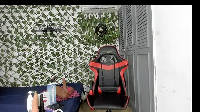 Snapshot of dani-lue chatting on 11-22-25, 01:10 dani-lue online show from 11-22-25, 01:10