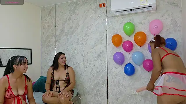 Snapshot of dani-lue chatting on 07-16-26, 02:23 dani-lue online show from 07-16-26, 02:23