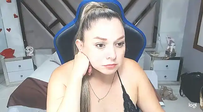 Snapshot of natalia5560 chatting on 02-06-25, 04:58 natalia5560 online show from 02-06-25, 04:58