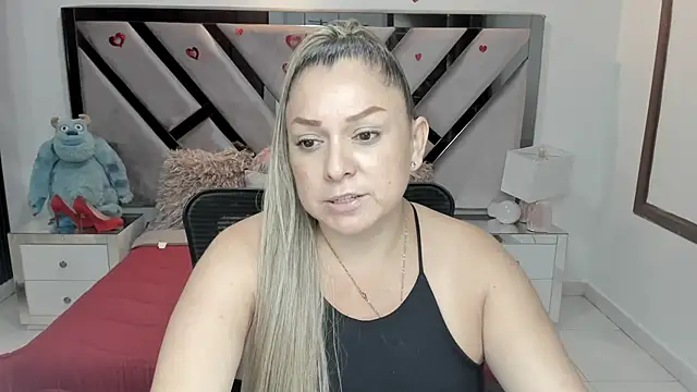 Snapshot of natalia5560 chatting on 11-01-25, 01:24 natalia5560 online show from 11-01-25, 01:24