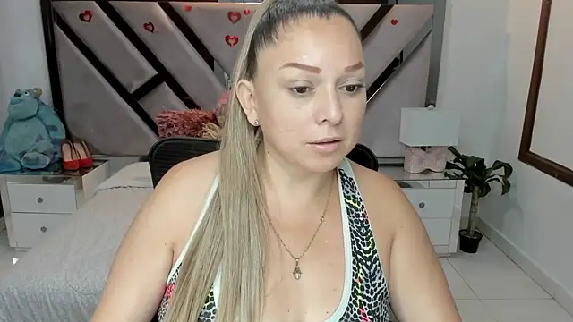 Snapshot of natalia5560 chatting on 11-24-25, 01:33 natalia5560 online show from 11-24-25, 01:33