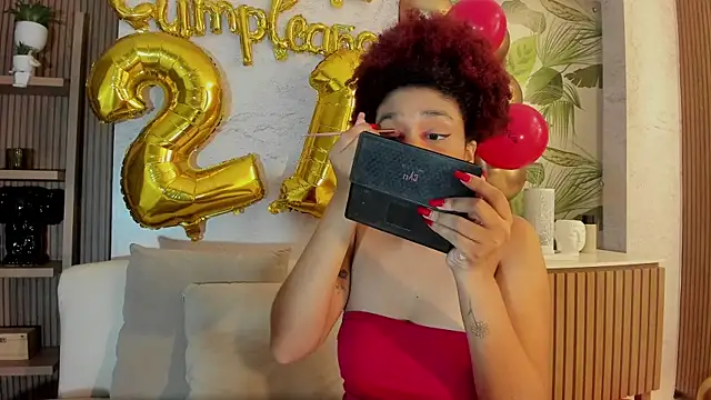 Snapshot of loladupont chatting on 12-20-25, 03:24 loladupont online show from 12-20-25, 03:24