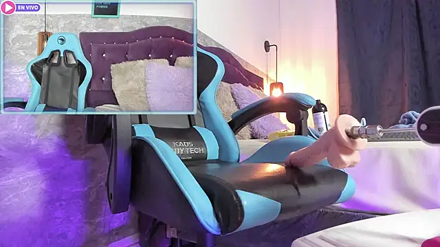 Snapshot of Little_lili19 chatting on 01-23-25, 12:14 Little lili19 online show from 01-23-25, 12:14