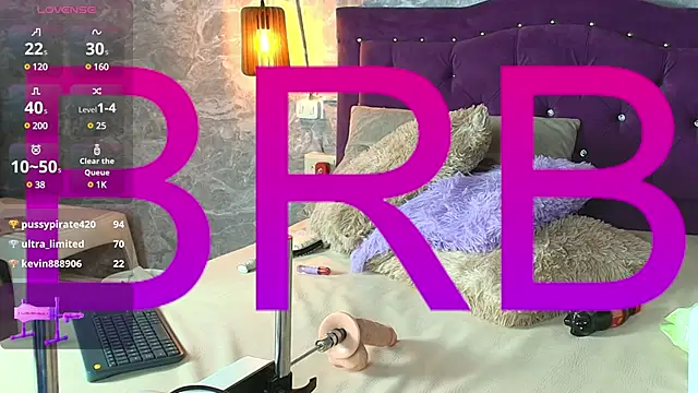 Snapshot of Little_lili19 chatting on 02-14-25, 11:31 Little lili19 online show from 02-14-25, 11:31