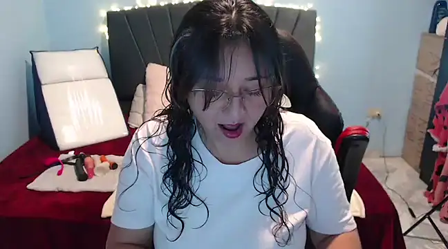 Snapshot of AngelRouss chatting on 02-21-25, 03:32 AngelRouss online show from 02-21-25, 03:32