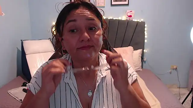 Snapshot of AngelRouss chatting on 03-01-25, 05:38 AngelRouss online show from 03-01-25, 05:38