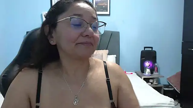 AngelRouss online show from 05-12-26, 02:52