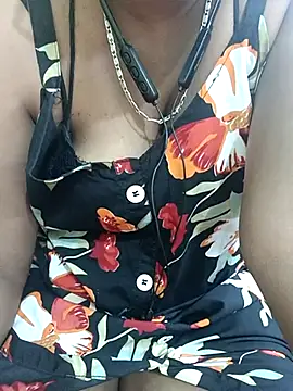 Snapshot of Tamilbigboobie chatting on 03-06-25, 11:25 Tamilbigboobie online show from 03-06-25, 11:25