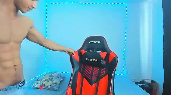 oliver thompsson7 online show from 02-05-25, 08:57