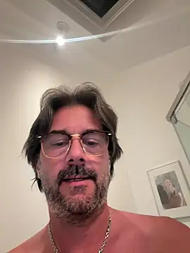 Snapshot of Johnny_Bottoms chatting on 07-01-26, 04:14 Johnny Bottoms online show from 07-01-26, 04:14