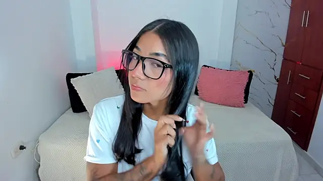Snapshot of martina_roldam chatting on 06-04-26, 04:29 martina roldam online show from 06-04-26, 04:29