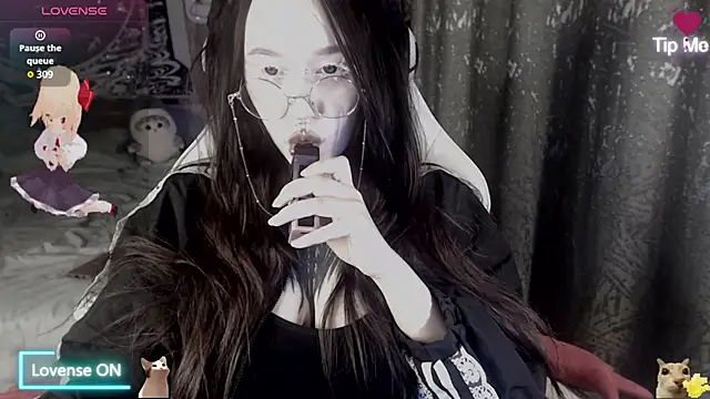 Snapshot of chloe_crystall_killer chatting on 05-24-26, 02:05 chloe crystall killer online show from 05-24-26, 02:05