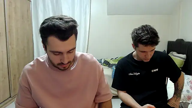 handsomeee04 online show from 09-08-25, 07:57