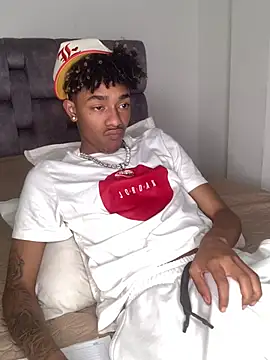 Snapshot of Boy_cock18 chatting on 03-08-25, 08:22 Boy cock18 online show from 03-08-25, 08:22