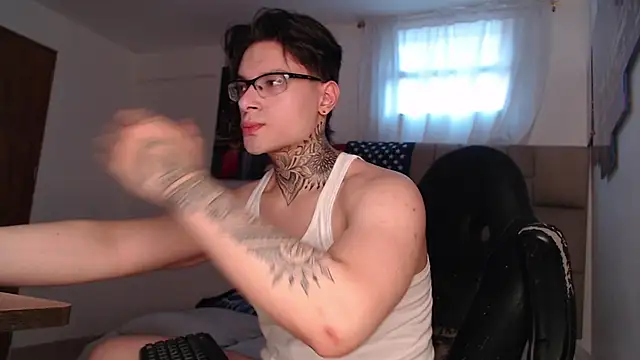 DennisWalkerr online show from 01-01-25, 09:20