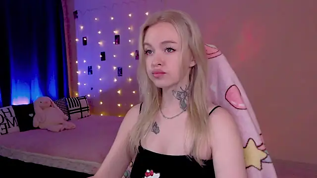 Snapshot of Naughty_Mable chatting on 06-12-26, 11:35 Naughty Mable online show from 06-12-26, 11:35